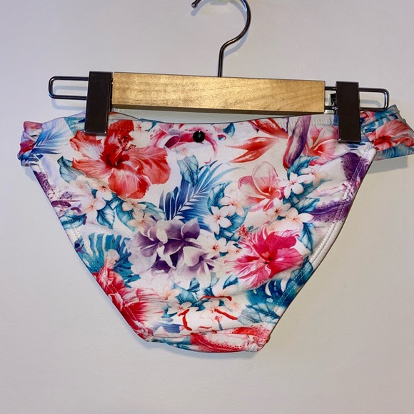 Bikini Bottom 👙 - Picture 3 of 3